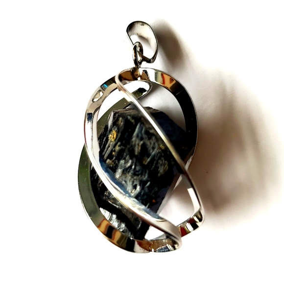 Raw Black Tourmaline Stone Pendant Twist Wrapped in Silvertone Metal Casual Chic - Picture 2 of 3